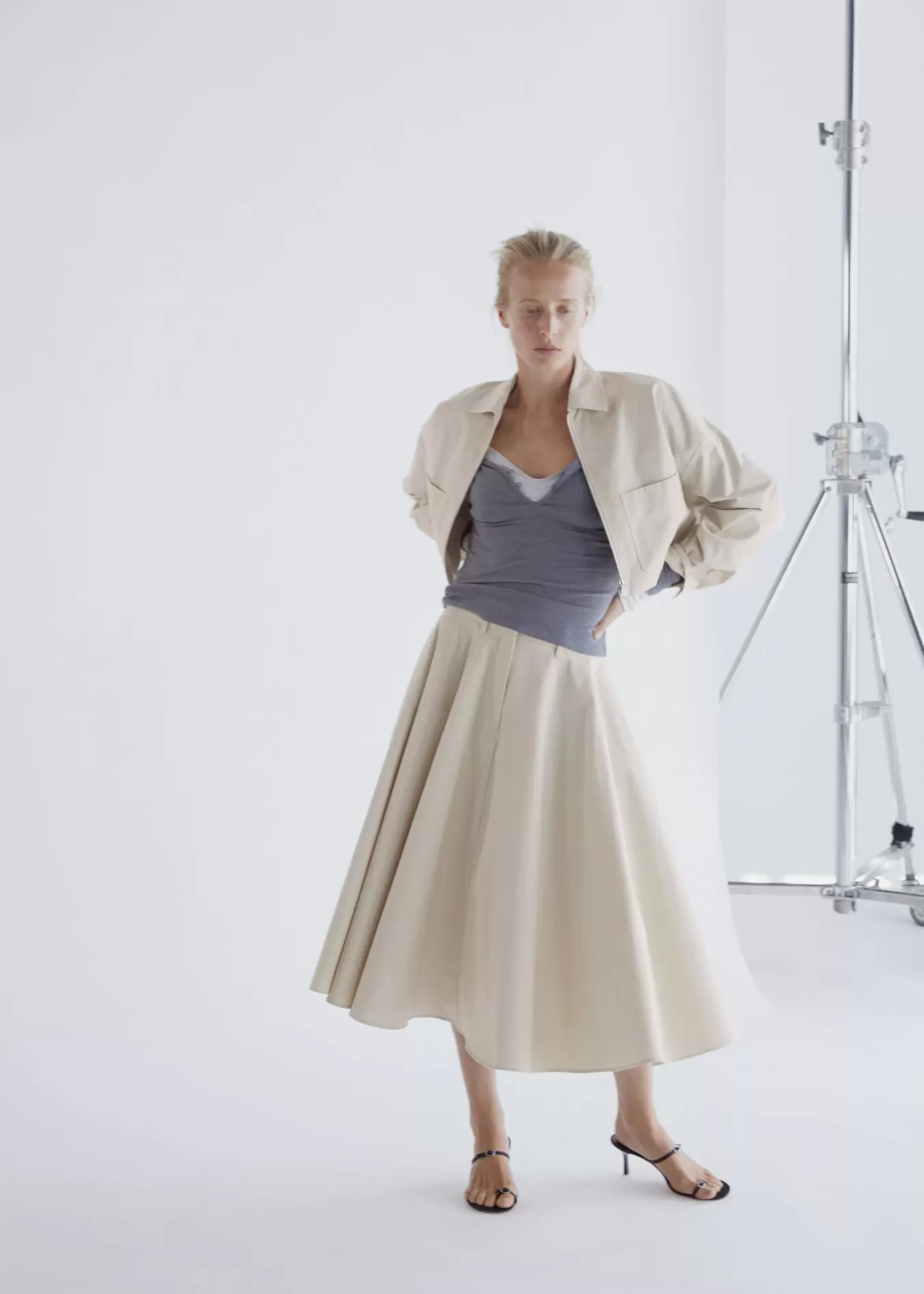 Cropped jacket with pockets