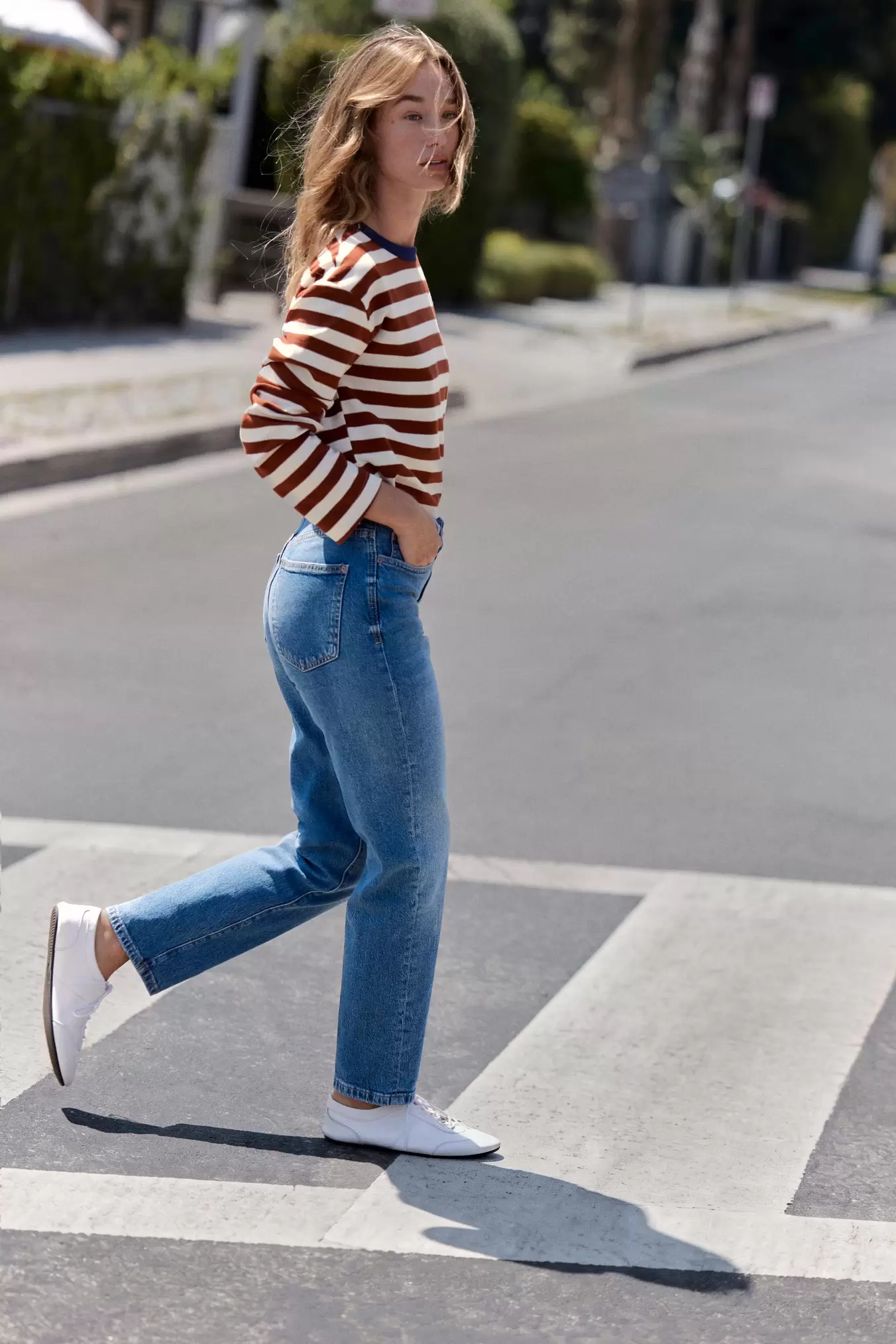 Z1975 MOM FIT HIGH WAIST JEANS MED PRESSEFOLDER