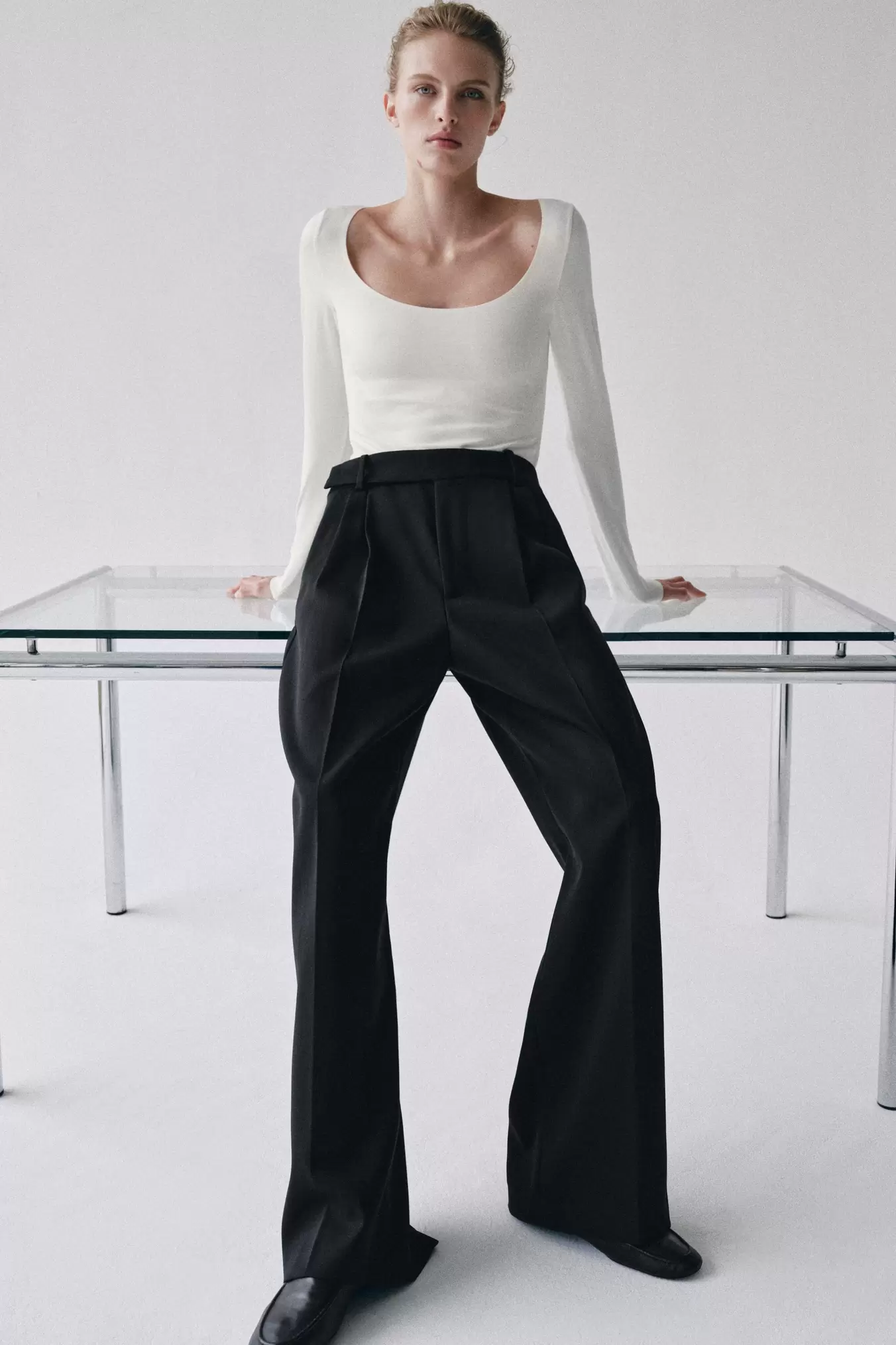 BODY MED DRAPERET HALS