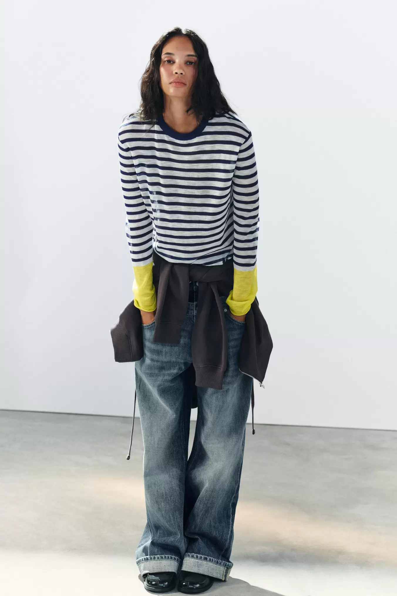 STRIBET SWEATER I STRIK