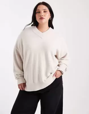 ASOS DESIGN Curve - Råhvid oversized superblød trøje med V-hals