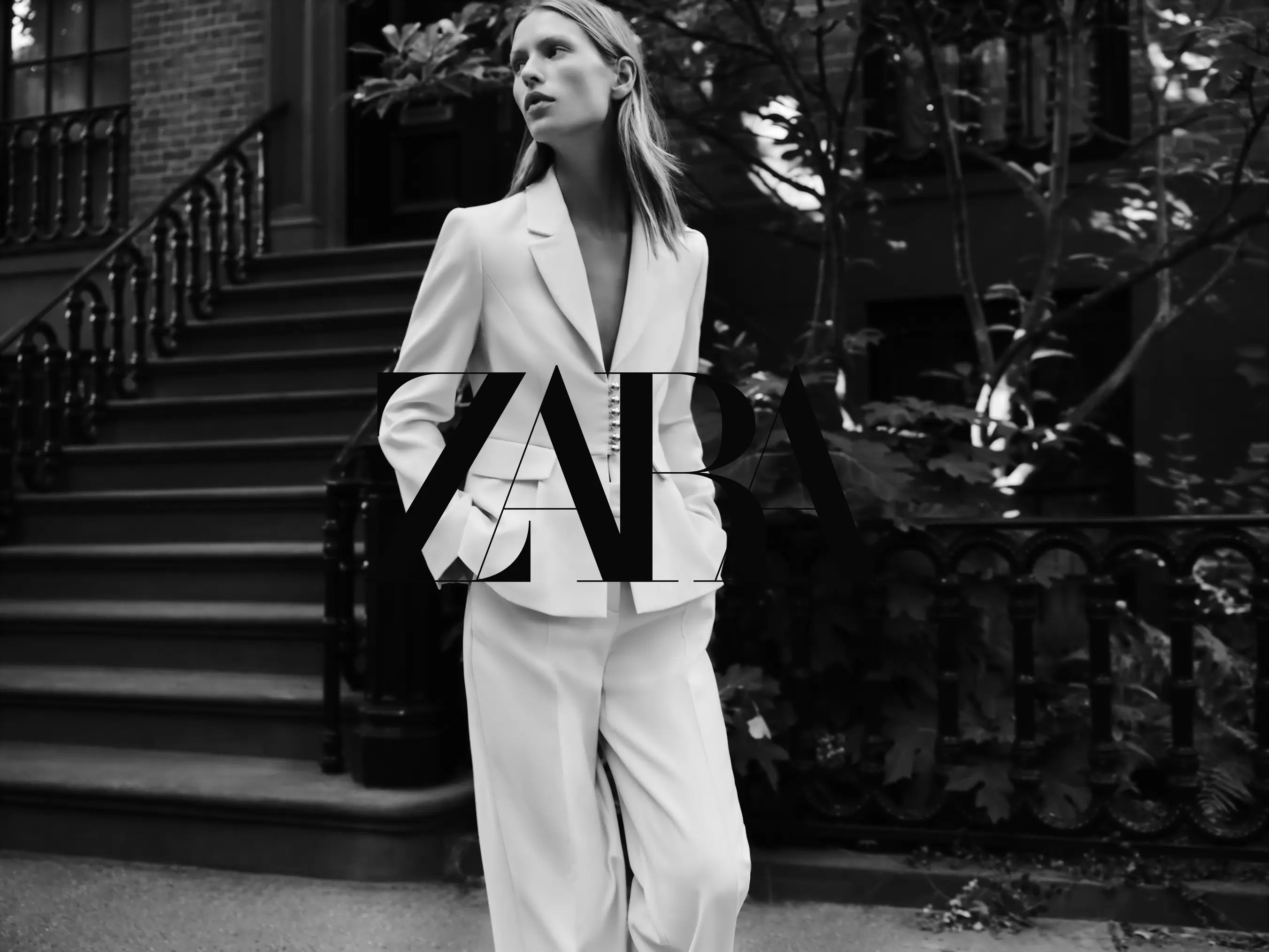 BLAZER MED PEPLUM OG SKULDERPUDER