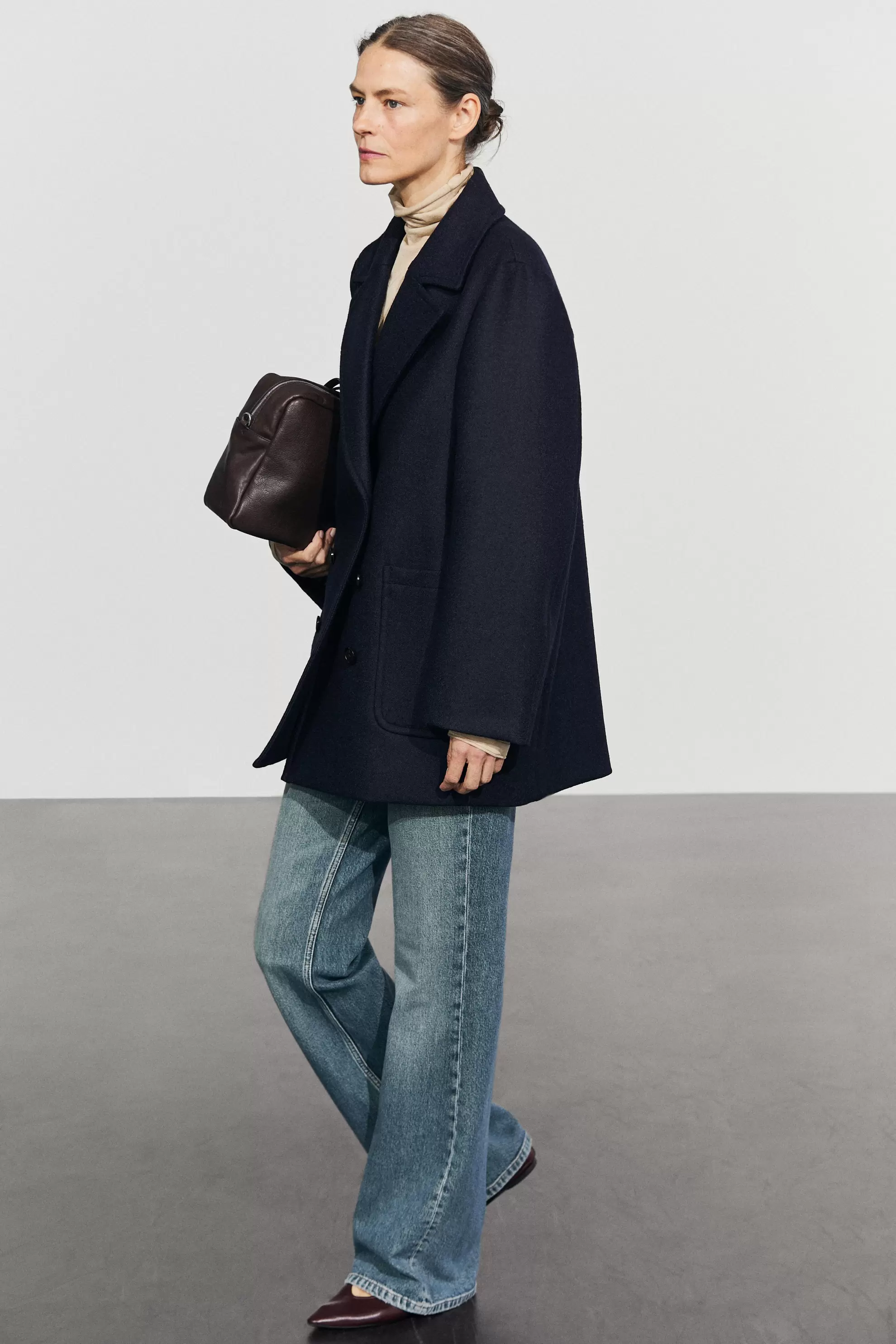 Medium double-breasted coat