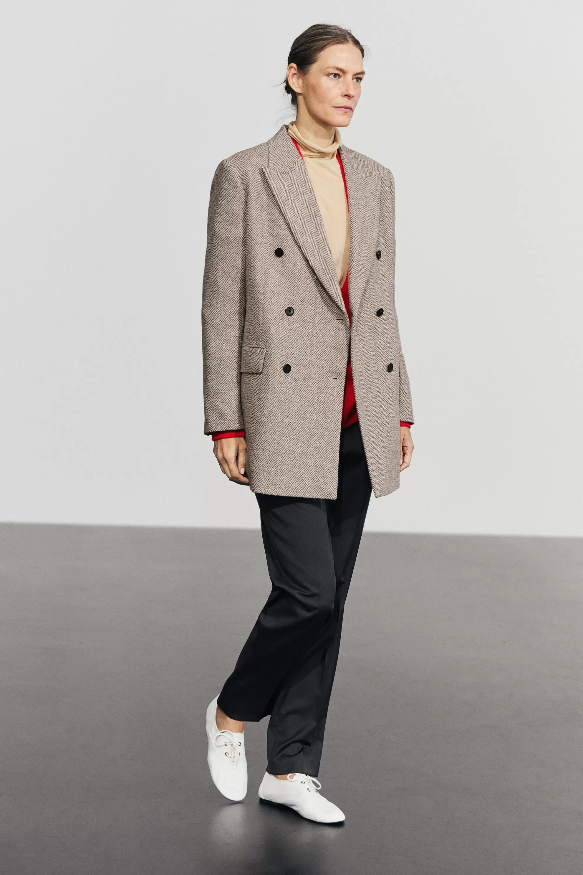 Mid-length double-breasted herringbone coat