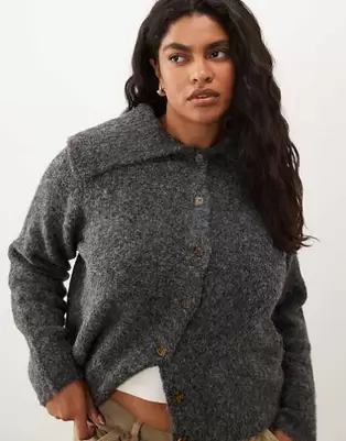 ASOS DESIGN Curve figursyet cardigan med krave i antracitgrå