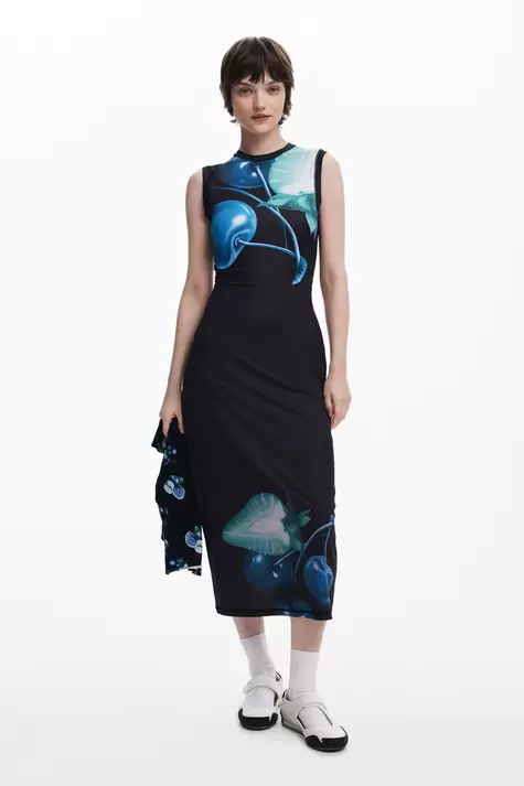 Enges Kleid mit Kirschen