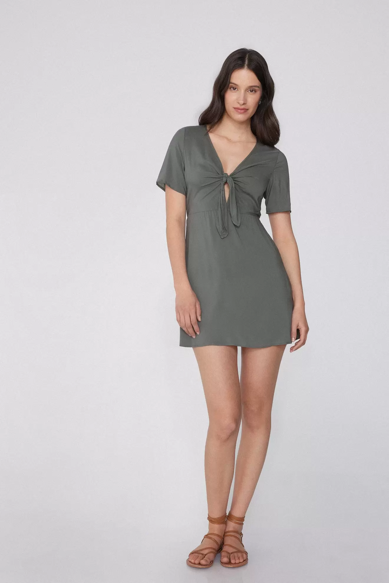 Kleid aus Viskose mit kurzen Ärmeln und Knoten