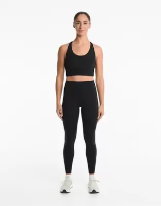 Oysho – Sport-Set in Schwarz