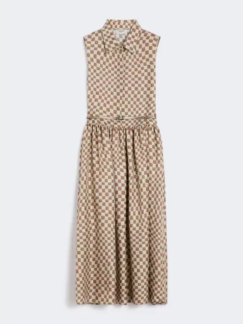Ausgestelltes Kleid aus bedruckter Seide