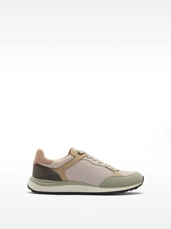 Contrast sneakers