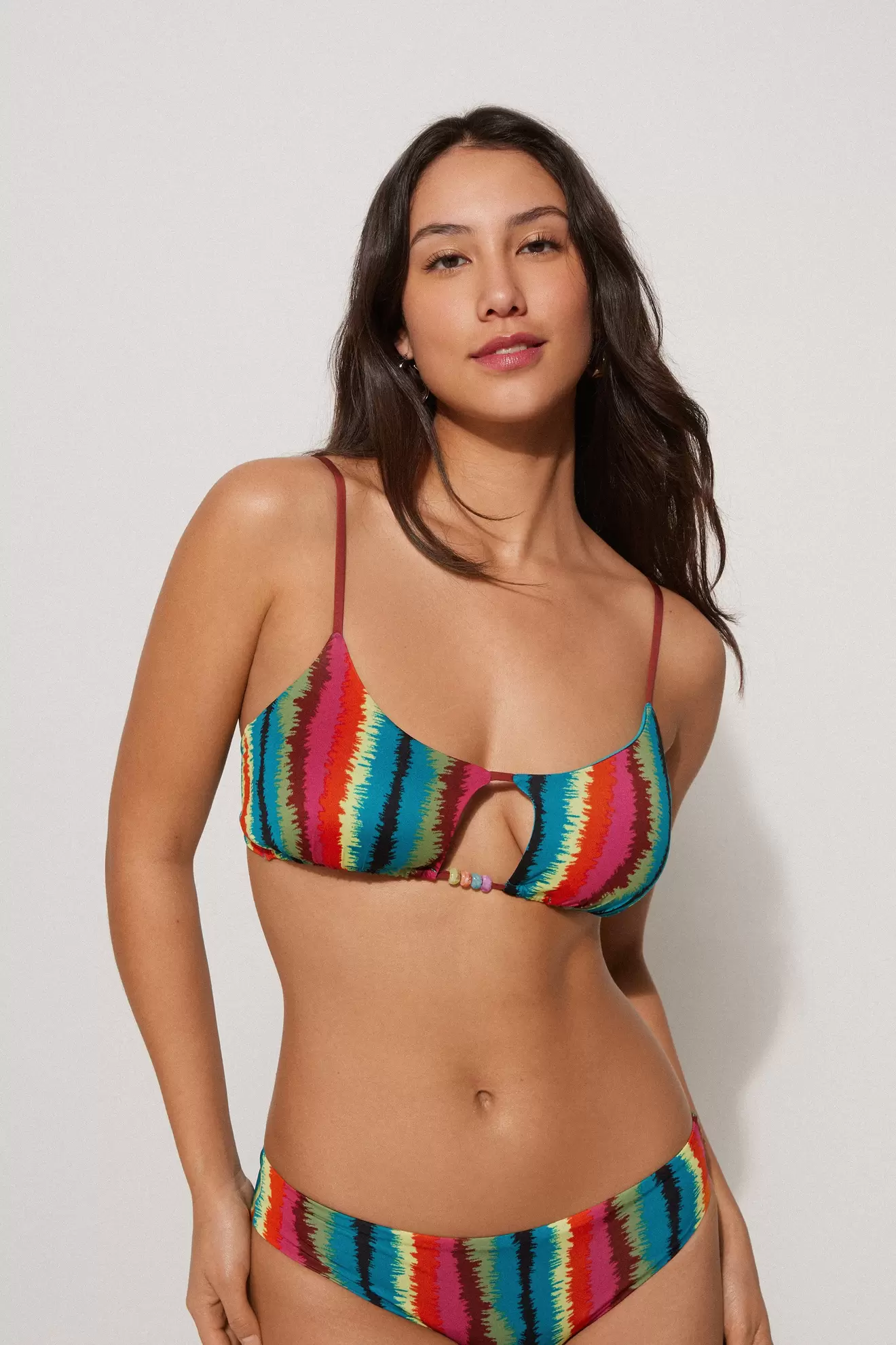 Wattiertes Bustier-Bikinioberteil mit Print und Cut-out Vibrant Stripes