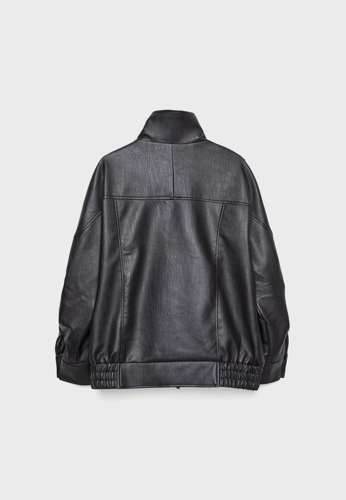Oversize-Jacke mit Druckknopfleiste aus Kunstleder