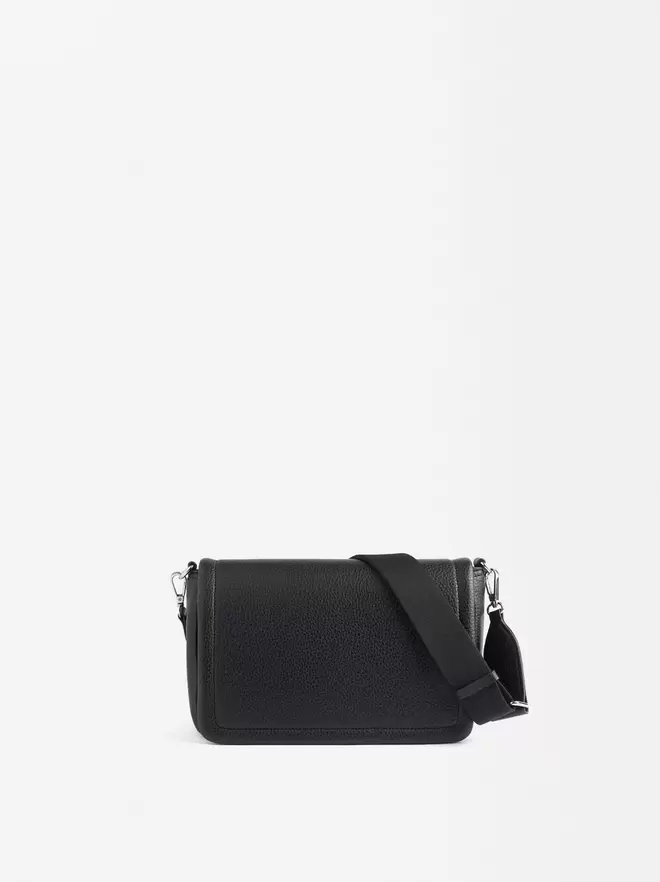 Shoulder bag with flap closure