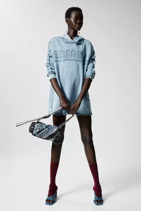 Kurzes Sweatshirt-Kleid