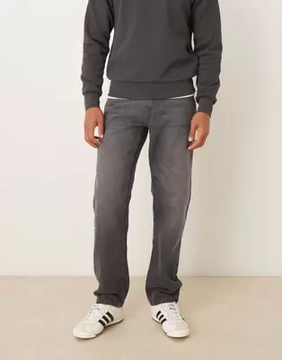 ASOS DESIGN – Gerade geschnittene Jeans in stark verwaschenem Grau