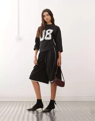 Lioness – Spectate – Oversize-Jorts aus Jersey in Schwarz mit Kontrast-Ziernaht, Kombiteil