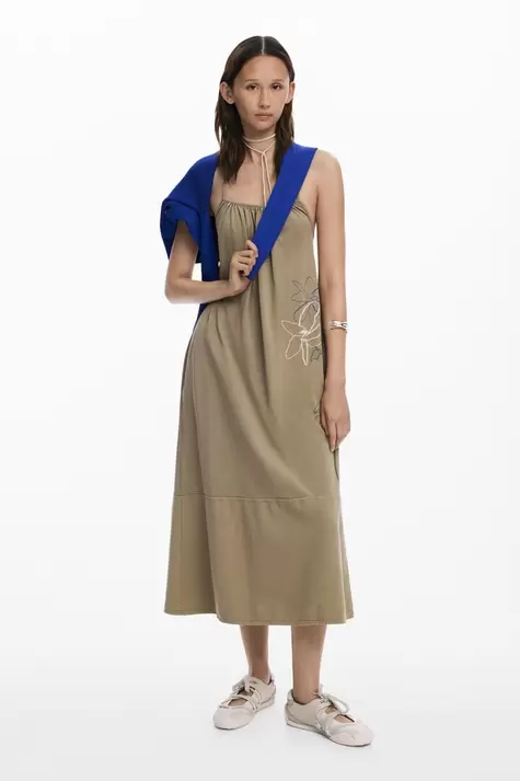 Kleid mit geradem Ausschnitt