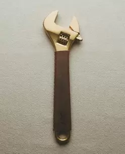 ENGLÄNDER AUS STAHL MIT LEDERGRIFF