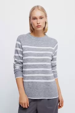 Cable-knit neck