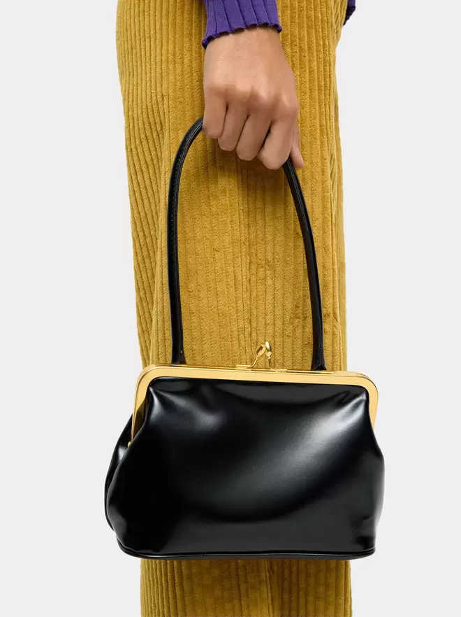 Party bag with kiss-lock closure