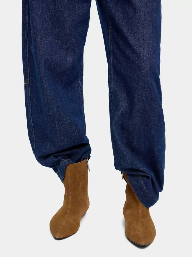 Leather ankle boots with topstitching