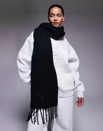 Weekend Collective – Flauschiger Schal in Schwarz