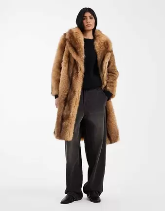 ASOS DESIGN – Gestreifter Midi-Mantel aus Kunstpelz in Orange