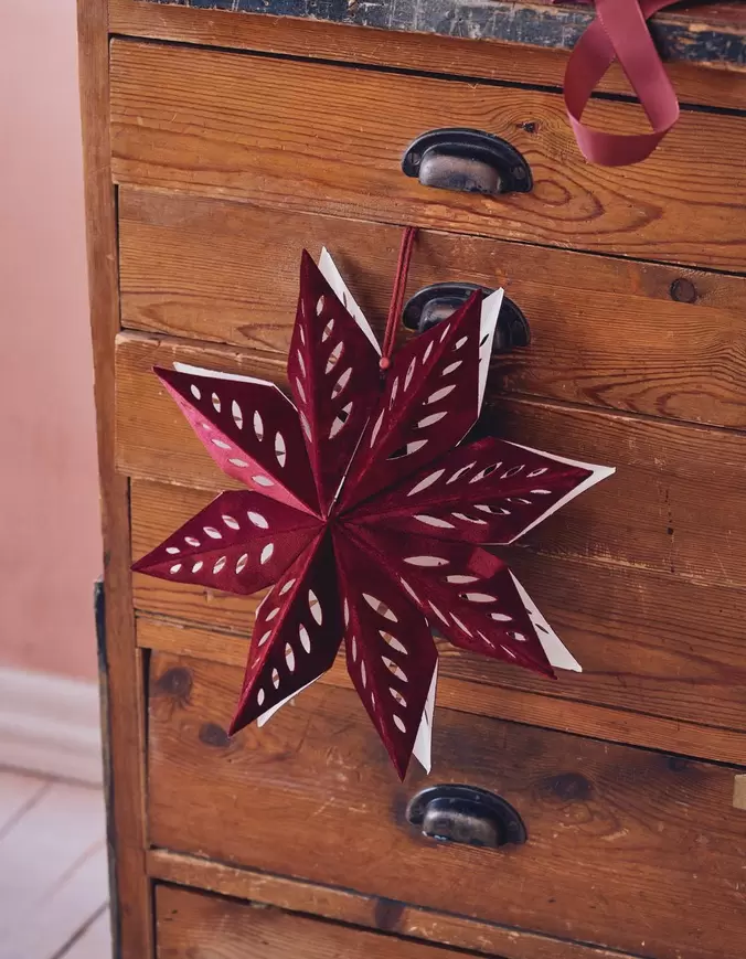 Samtstern mit LED-Licht