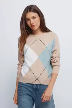Front diamond-shaped jumper