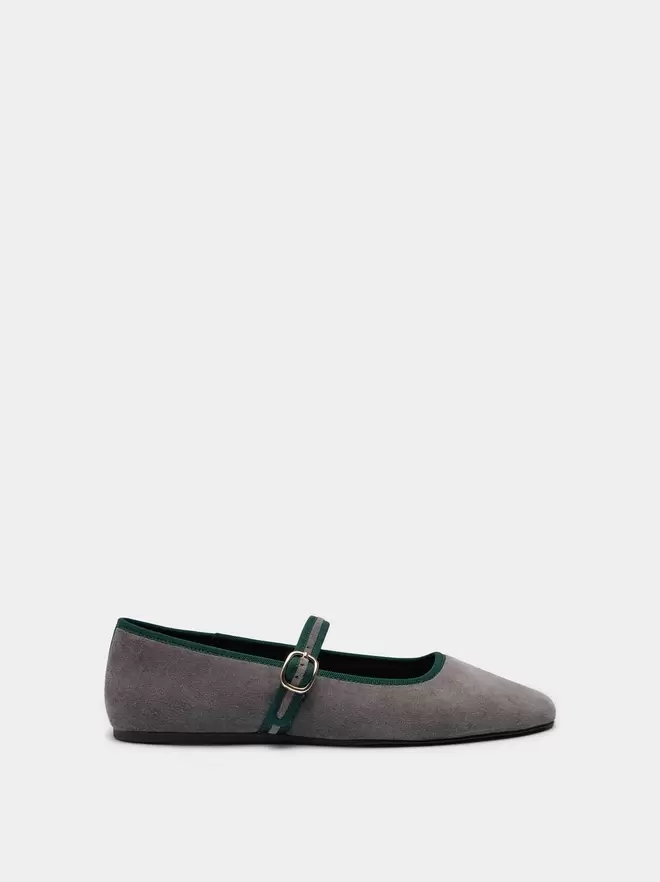 Ballet flats with fabric contrast
