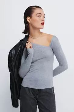 Asymmetrical neckline T-shirt