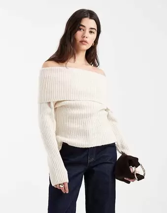 ASOS DESIGN – Strickpullover in Ecru mit Carmen-Ausschnitt