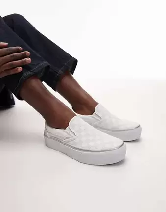 Vans Classic – Sneaker zum Hineinschlüpfen in Silber und Weiß-Metallic mit Plateausohle