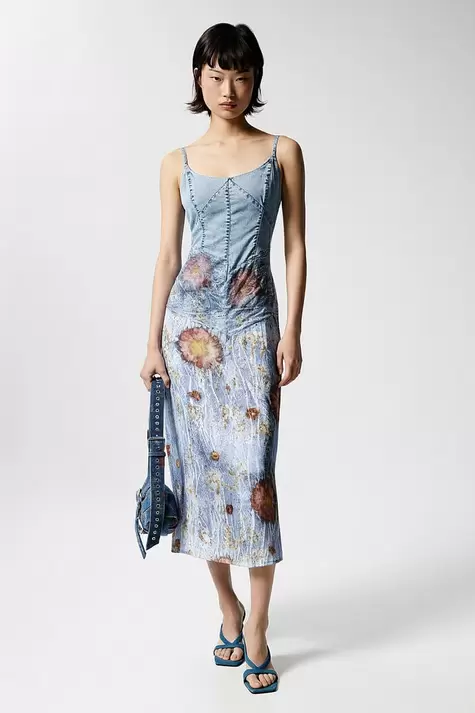 Trägerkleid aus zwei Materialien