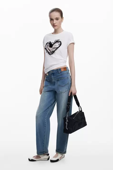 Mittelgroße Tasche mit 3D-Prägungen