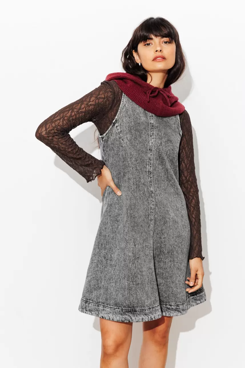 Kurzes Trapez-Jeanskleid