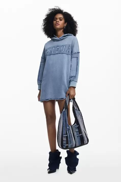 Mittelgroße ovale Tasche aus Denim-Patch