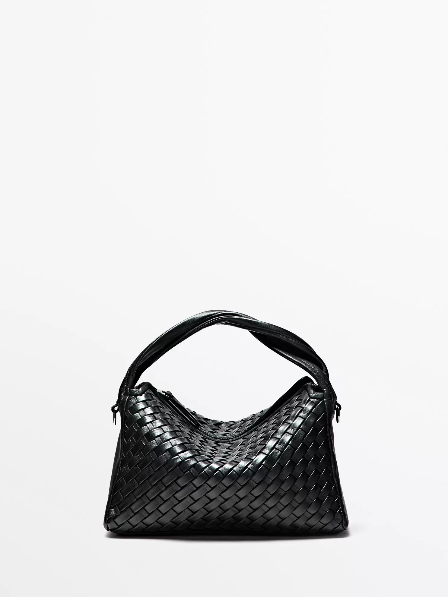 Mittelgroße geflochtene Tasche aus Nappaleder