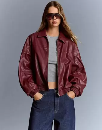 Bershka – Oversize-Jacke in Burgunderrot aus Kunstleder