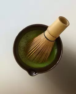 MATCHA TEESET AUS STEINGUT