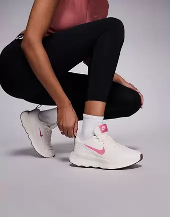 Nike Training – Promina – Sneaker in Rosa