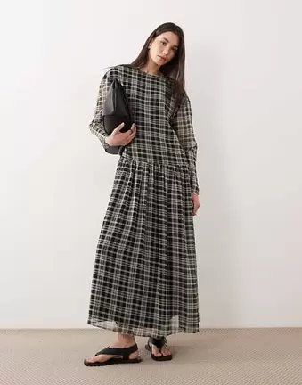 ASOS DESIGN – Maxi-Hängerkleid aus Chiffon in Grün kariert mit tiefer Taille