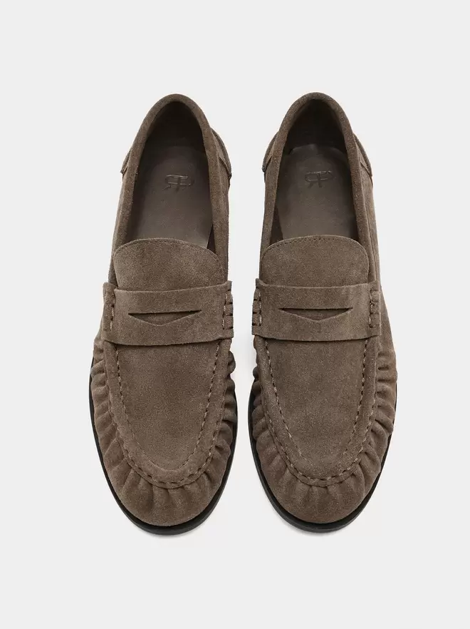 Leder-Mokassins mit Nähten