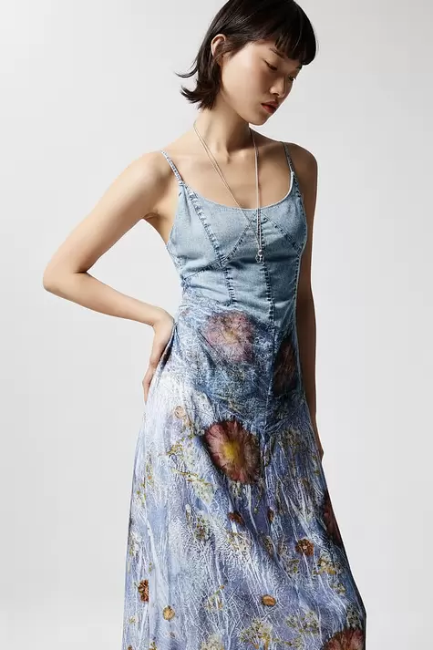 Trägerkleid aus zwei Materialien