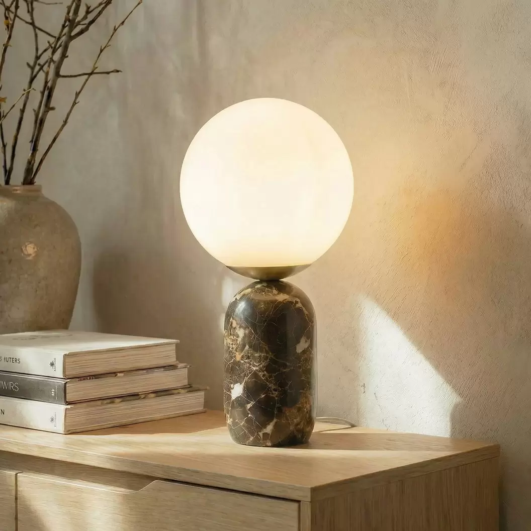 Lindby Tischlampe Lennes x Eva Söllner, braun, Marmor, Ø20cm
