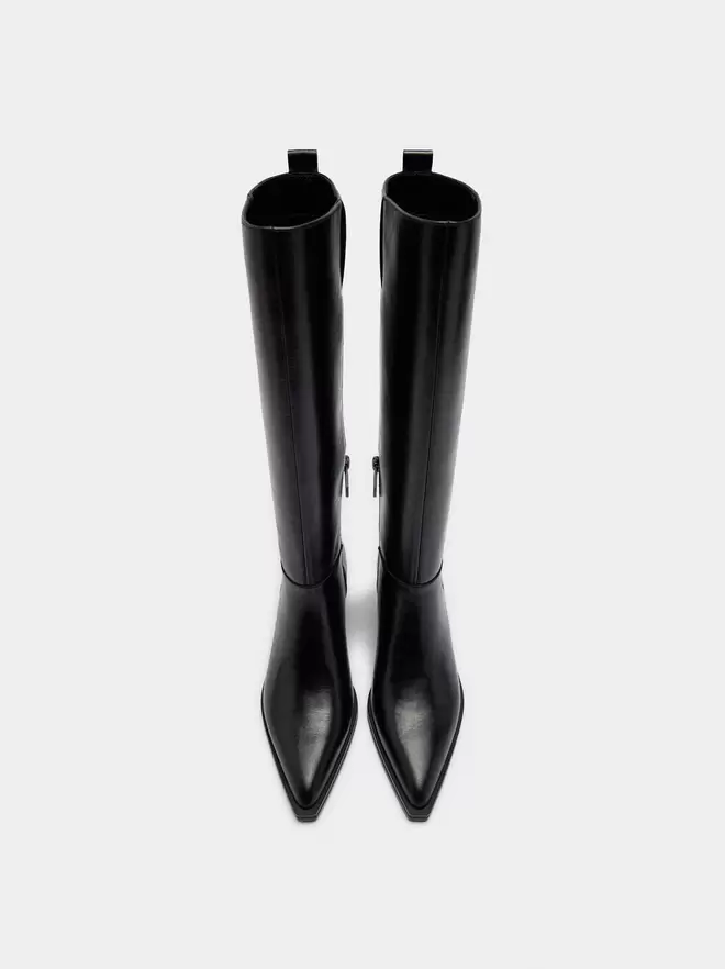 Stiefel aus Leder mit hohem Schaft und Absatz