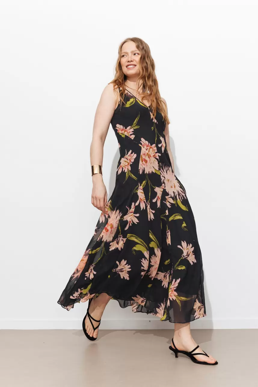 Langes gemustertes Kleid