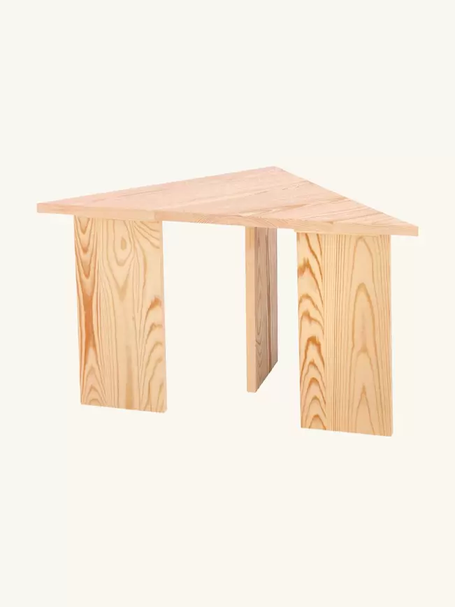 Dreieckiger Beistelltisch aus Kiefernholz