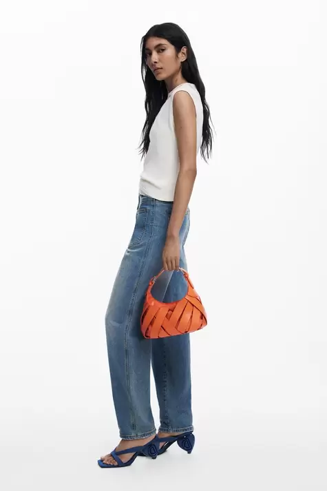 Mittelgroße geflochtene Tasche in Lederoptik