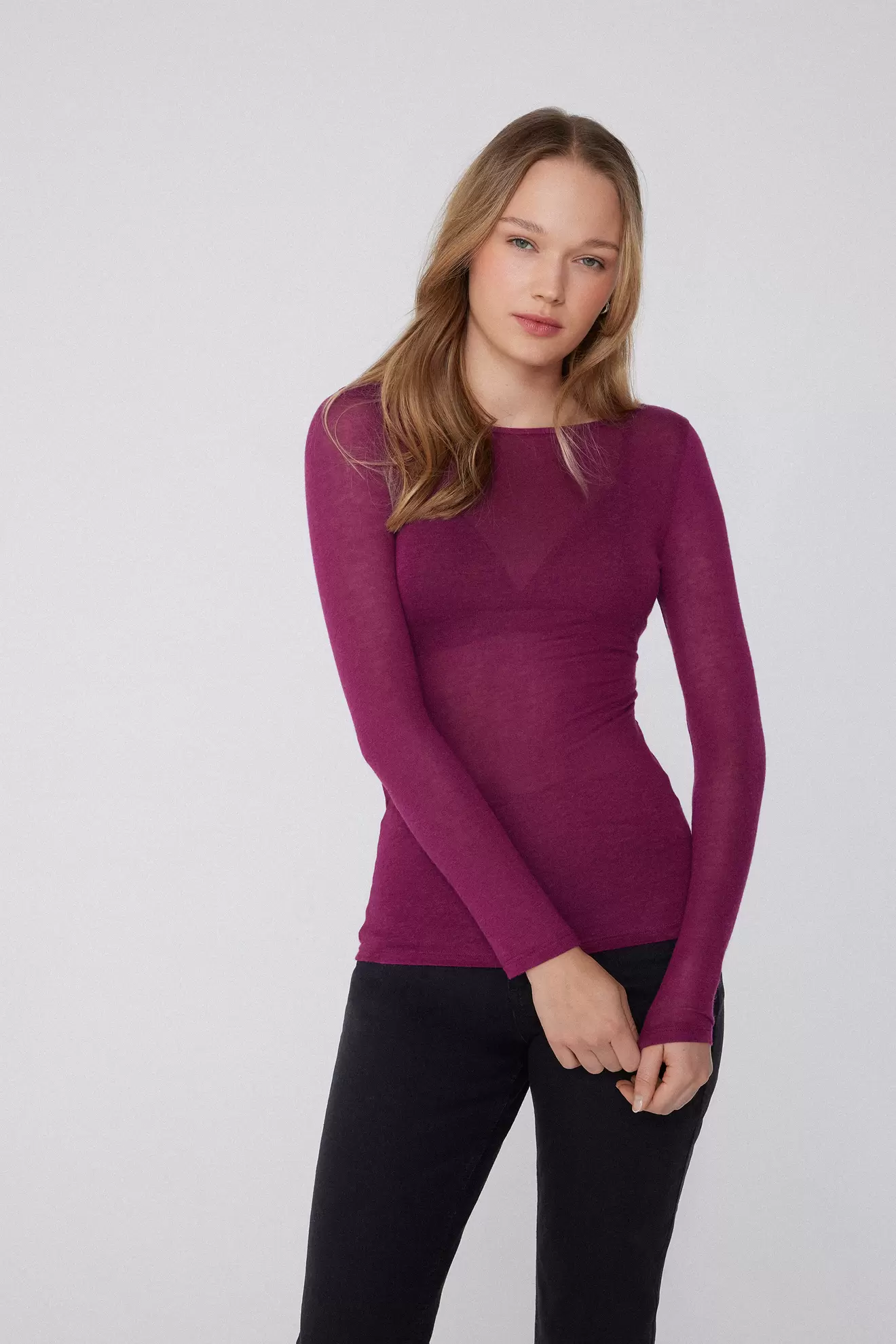 Sehr leichtes Oberteil mit U-Boot-Ausschnitt mit Merinowolle Add to wishlist: Sehr leichtes Oberteil mit U-Boot-Ausschnitt mit Merinowolle